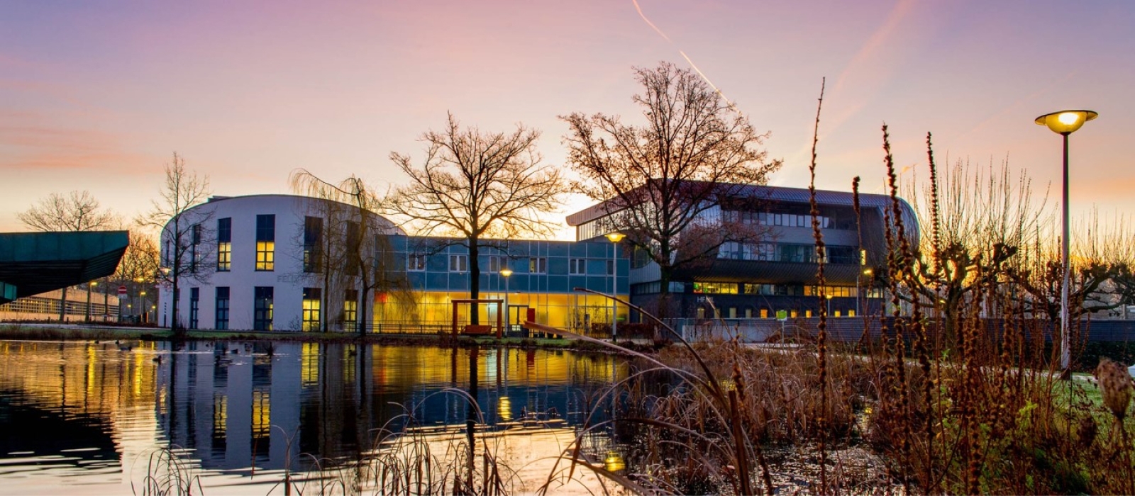 Picture of the HFML-FELIX building